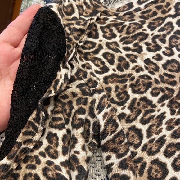 Girls leopard sweatshirt with lace trim - Picture 2 of 3